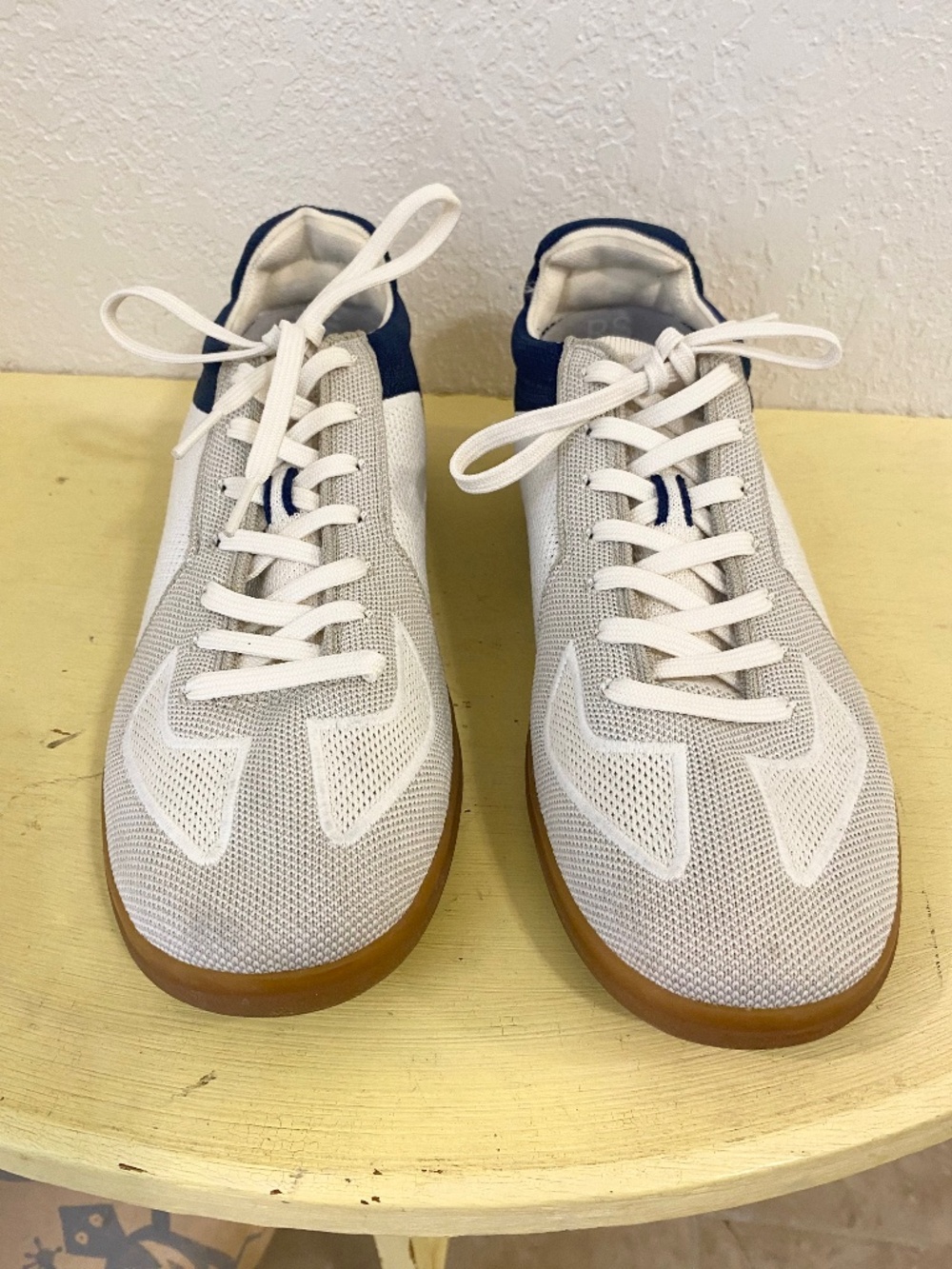 Rothy’s Size 11  Men’s White  and Blue Sneakers Shoes